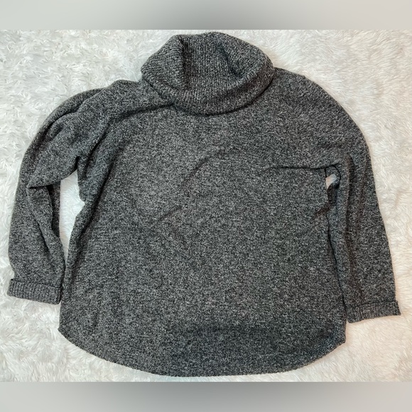 Tahari Womens Sweater Gray Long Sleeve Turtleneck Knit Pullover Polyester - Picture 3 of 8